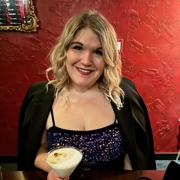 Meet your Posher, Kelli - Picture 2 of 8